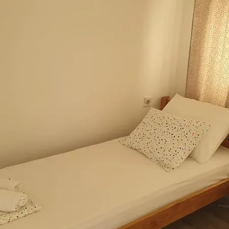 Babaloo Beach Apartments Gornji Karin Exterior photo